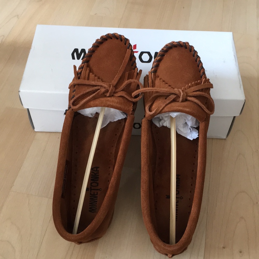Minnetonka brown Moccasin size 6